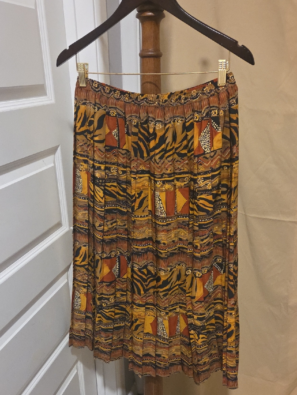 Leslie Fay Tiered Midi Skirt in Mustard, Rust and Black Print
